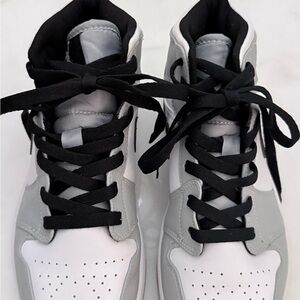 Nike Jordan Air 1 Mid in Light Smoke Gray